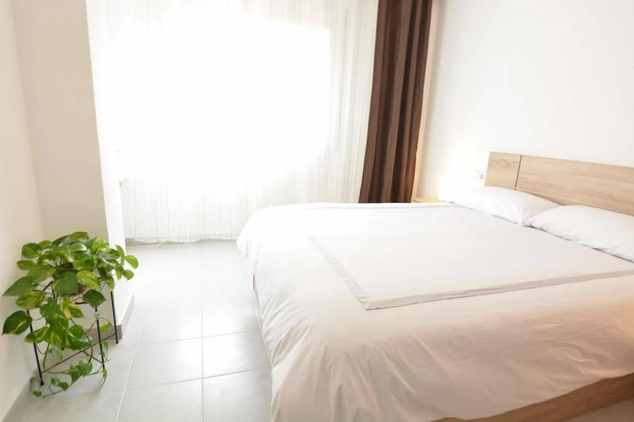Couette-café Reus Bedrooms 2 Habitaciones Con Bano Privado, Sin Cocina